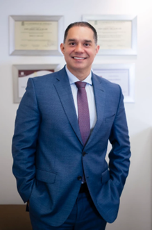Dr. Jhon Orlas cirujano plástico en Medellín